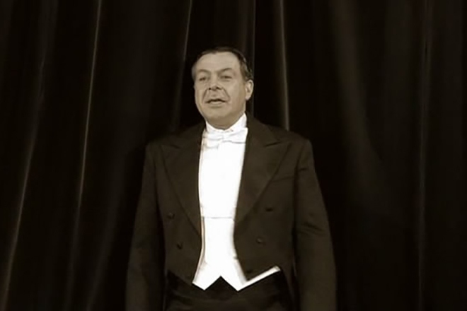 Андрей Ургант в роли Жоржа Бенгальского в сериале «Мастер и Маргарита» (2005)
