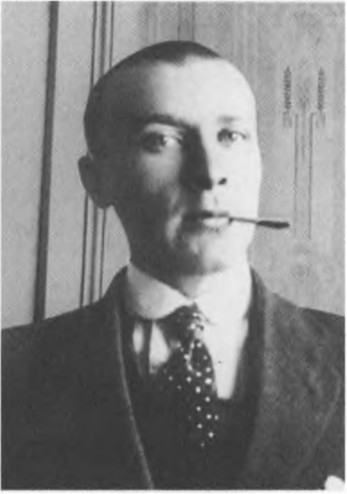 Михаил Булгаков в 1913 году. «Необузданная сатанинская гордость, развившаяся в мыслях... за папиросой у себя в углу...»