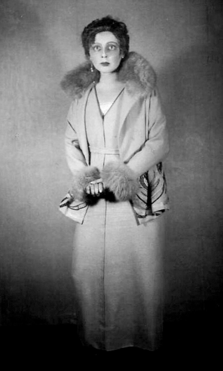 Вера Соколова в роли Елены Турбиной в спектакле «Дни Турбиных» (1926)