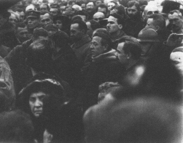 С. Петлюра и В. Винниченко на Софийской площади на митинге по случаю провозглашения Акта воссоединения УНР и ЗУНР. Январь 1919