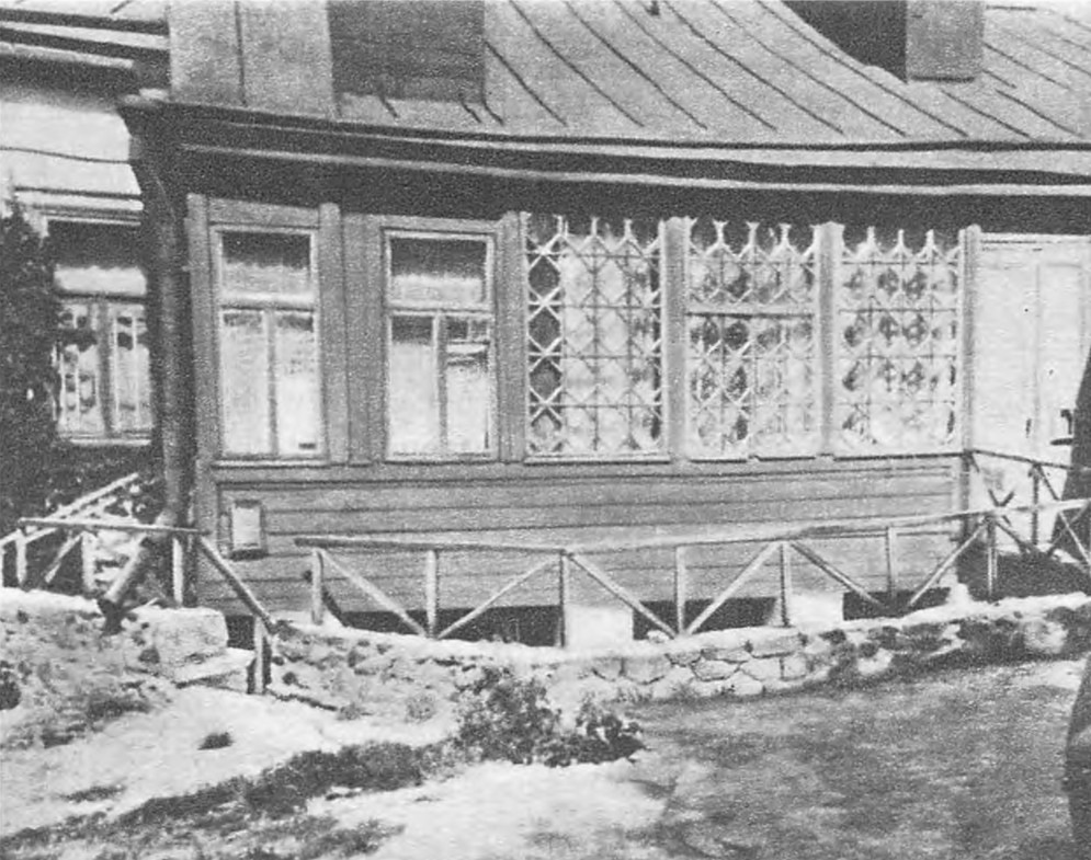 «Дом Турбиных» со двора. Фото Е. Земской, 1983