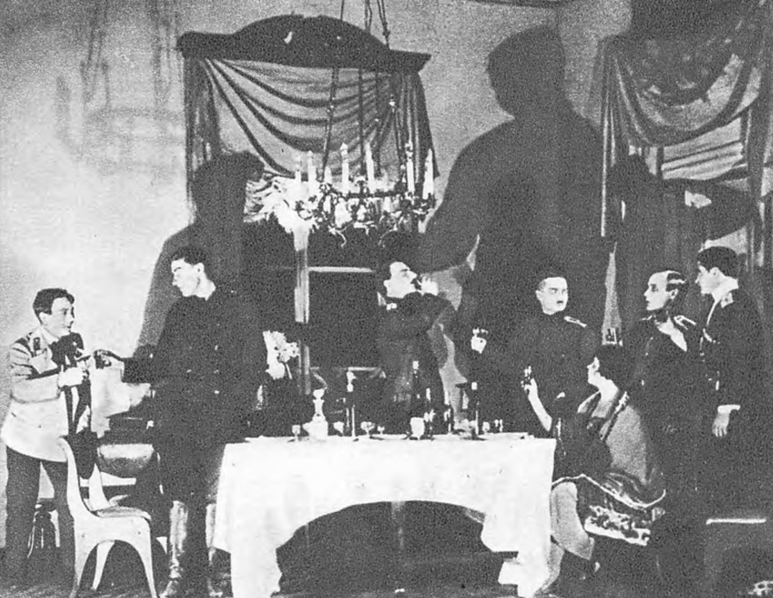 Сцена из I акта «Дней Турбиных» в МХАТе. 1926