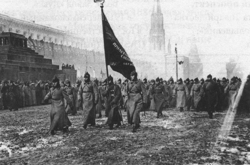 Парад на Красной площади в честь 10-й годовщины Октябрьской революции. Фото 1927
