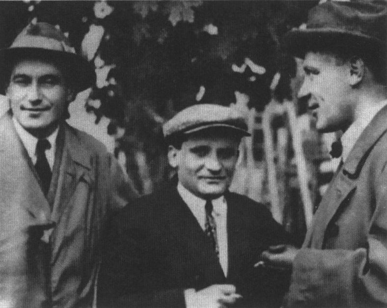 В.П. Катаев, Ю.К. Олеша и М.А. Булгаков. Фото 1931