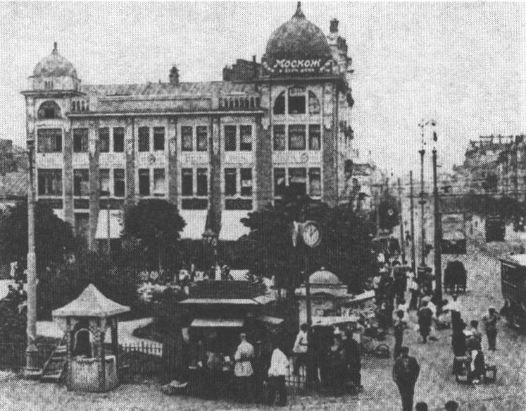 Уличные часы на Триумфальной площади. Фото 1925