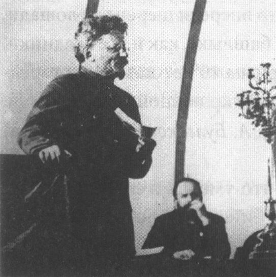 Л.Д. Троцкий выступает на заседании, посвященном шестой годовщине Октября. 1923