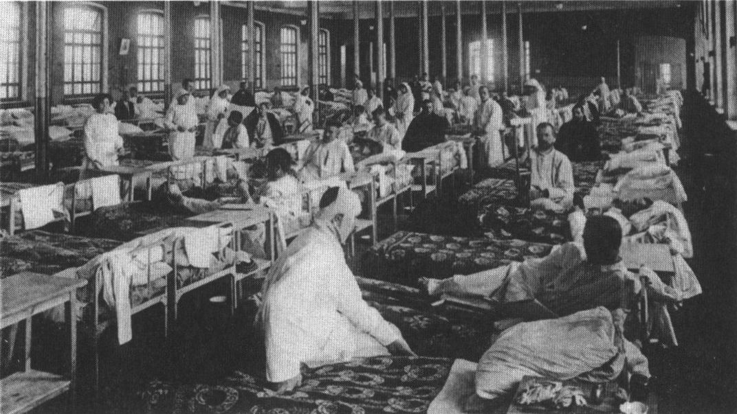 Внутреннее помещение госпиталя. Фото П. Павлова. 1914—1915