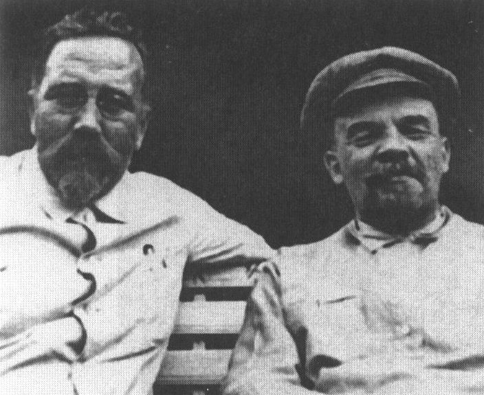 Л.Б. Каменев и В.И. Ленин в Горках. Фото 1922—1923. Л.Б. Каменев — один из старейших соратников Ленина. До 1926 председатель Моссовета и член Политбюро ЦК ВКП(б)