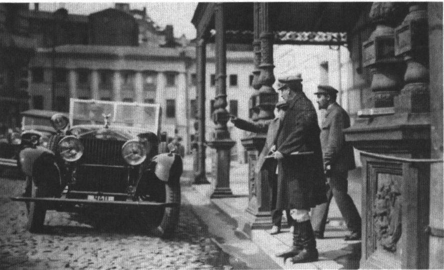 Сталин возле Большого театра. Фото 1930-х