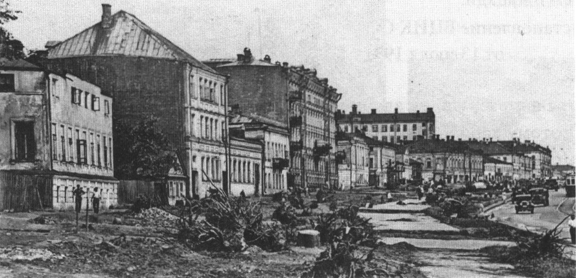 Расширяемая Садовая-Сухаревская улица после валки деревьев. Фото середины 1930-х