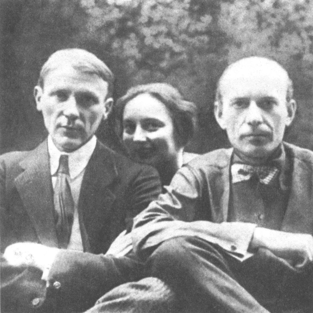 М. Булгаков, Л. Белозерская, Н.Н. Лямин, друг Булгакова. 1926 год» title=