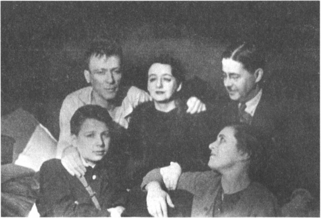 Михаил Булгаков, Елена Булгакова, Павел Попов, Сережа Шиловский, Марика. 27 февраля 1940 г. Фото К. Венца