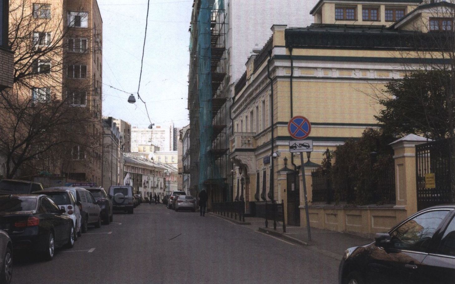 Нащокинский переулок. 2016 г. С 1933 по 1993 год Нащокинский переулок назывался улицей Фурманова. Дом кооператива писателей («Писательская надстройка») был снесен в 1974 году