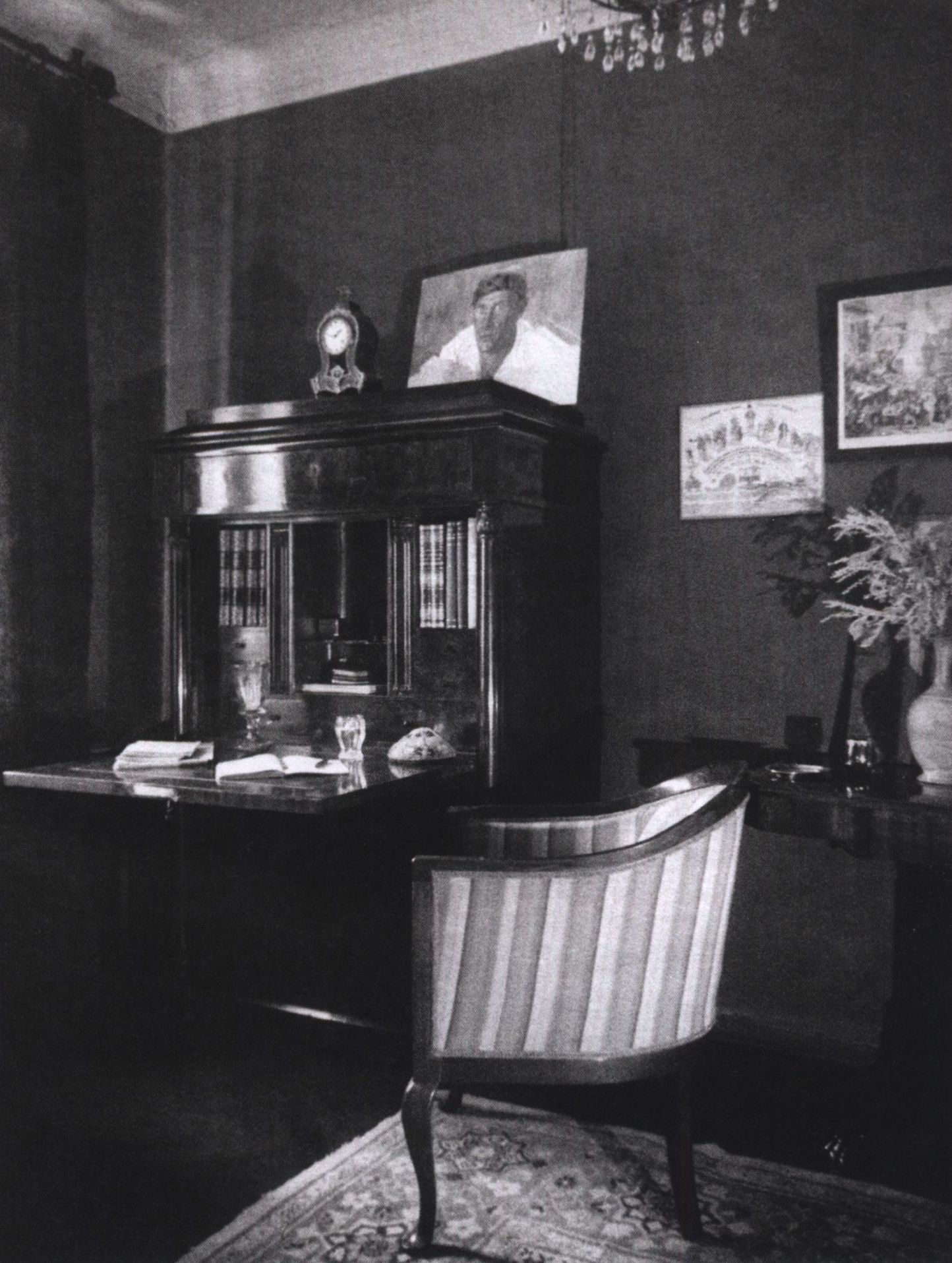 Комната Михаила Булгакова в квартире на улице Фурманова (в Нащокинском переулке), 1940 г.