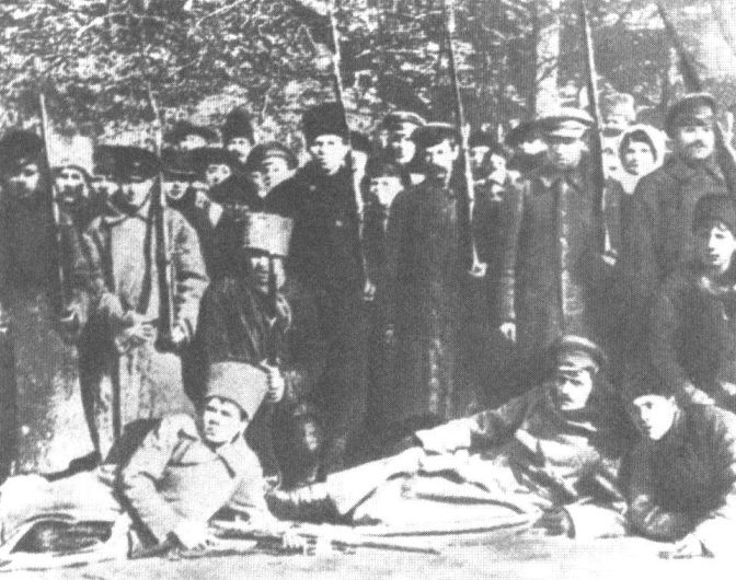 Группа красноармейцев в Киеве. Январь 1918 г.