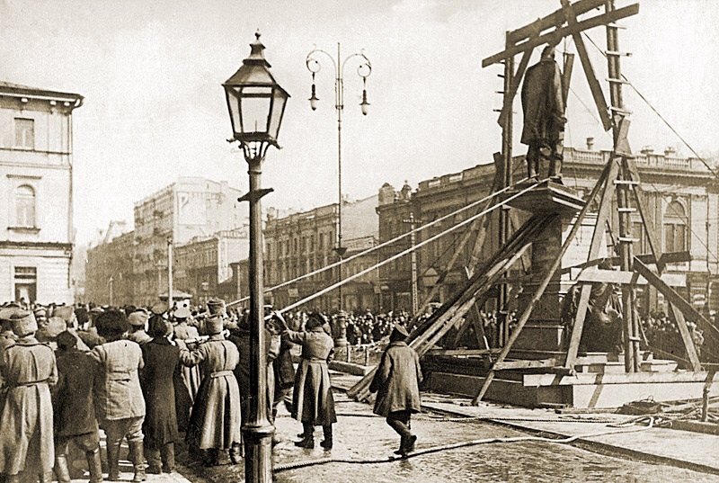 Снос памятника Столыпину в Киеве. 17 (30) марта 1917 года