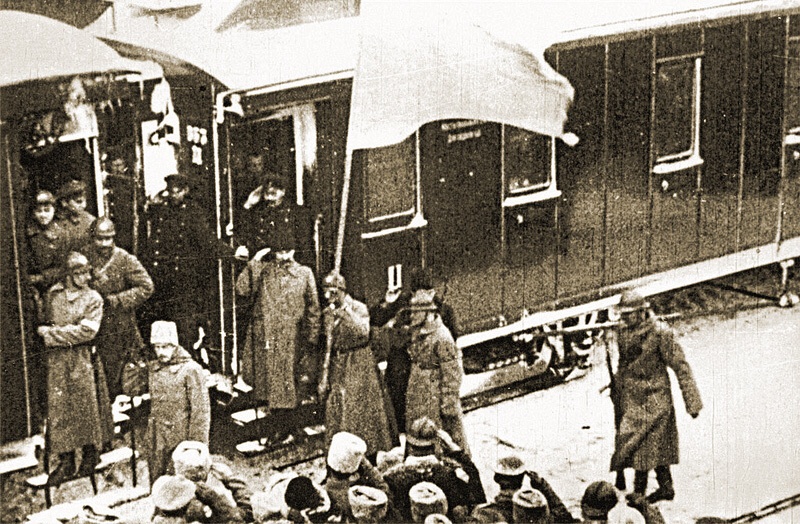Торжественная встреча Директории на киевском вокзале. 19 декабря 1918 года